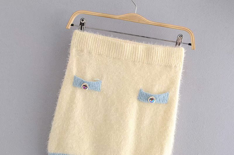 Small fragrant diamond buttoned fur skirt